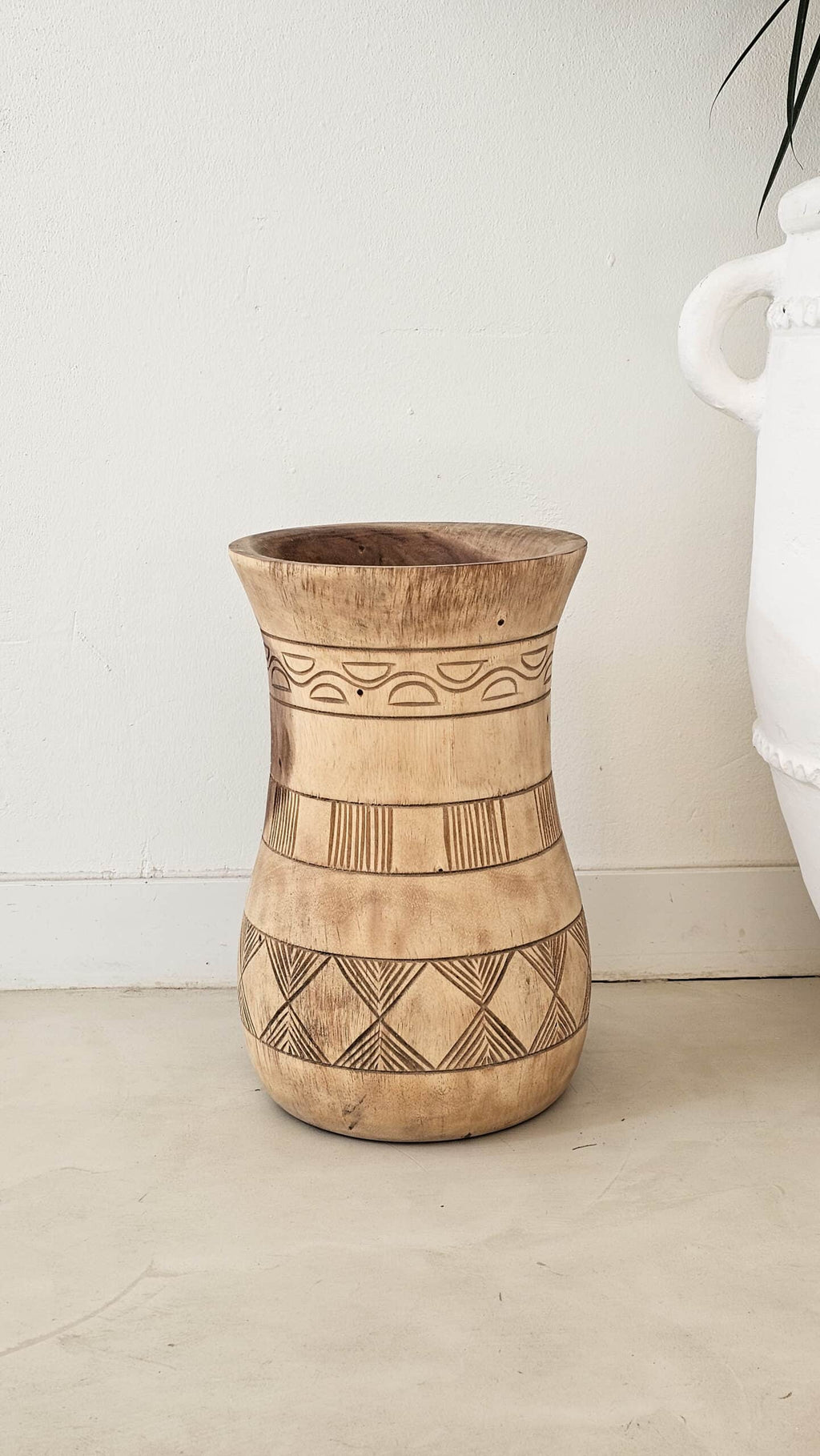 Suar vaas met carving 40cm