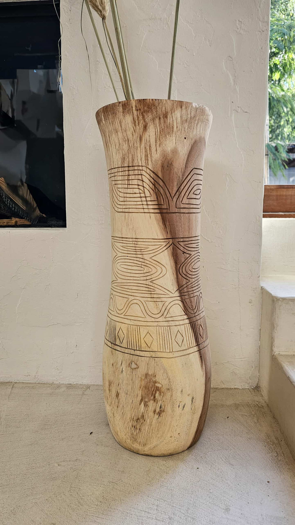 Suar vaas met carving 70cm