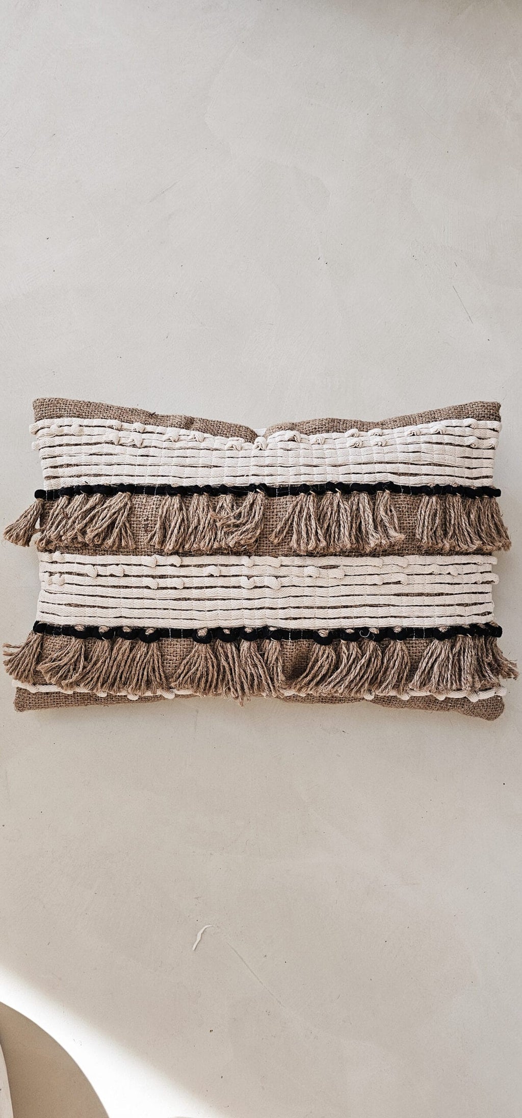 Jute kussen met franjes 40x60cm