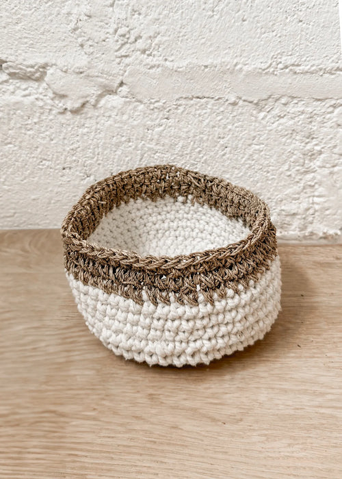Gehaakt mandje van 15x15cm, handgemaakt natuurlijk opbergaccessoire voor thuis