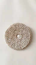 Wanddecoratie van kauri schelpen, handgemaakt natuurlijk interieurobject