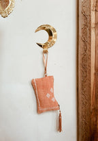 Decoratieve wandhaak in de vorm van een maan, stijlvol natuurlijk woonaccessoire