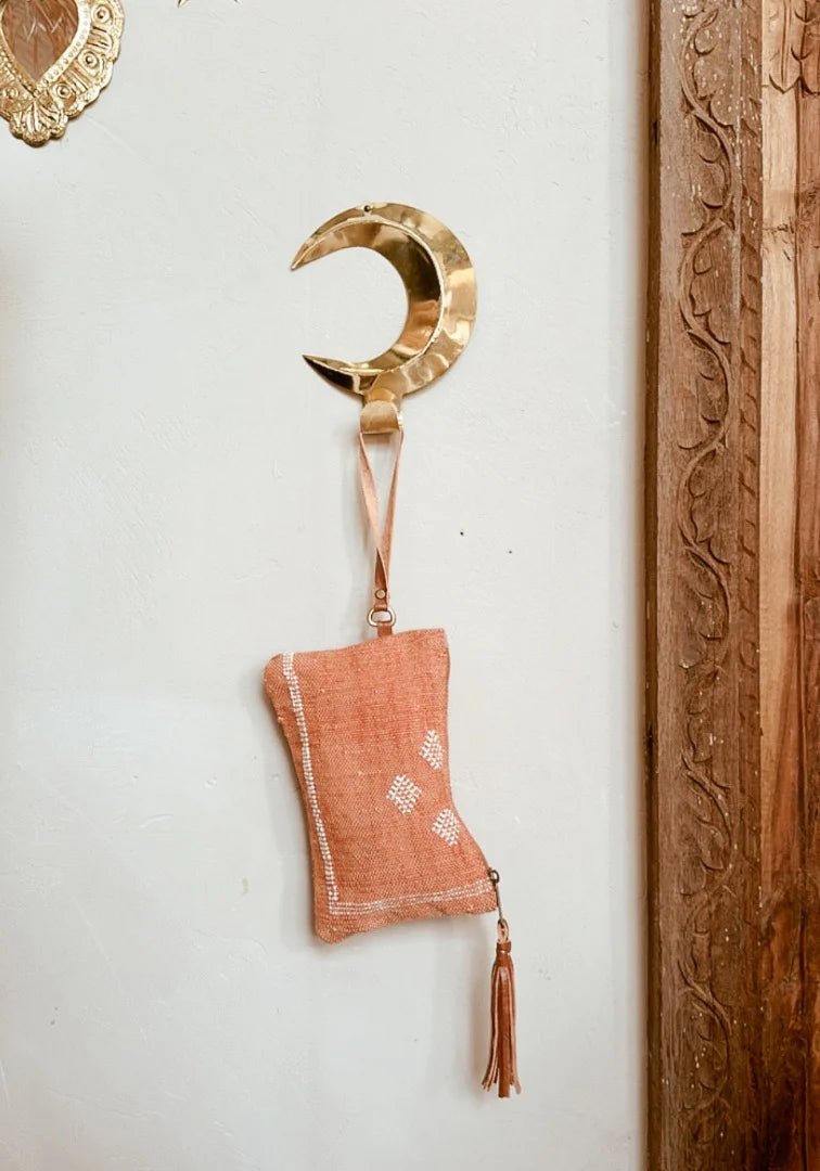 Decoratieve wandhaak in de vorm van een maan, stijlvol natuurlijk woonaccessoire