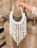 Witte schelpenketting als wanddecoratie of accessoire, natuurlijk en handgemaakt