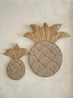 Houten ananas met kauri schelpen41x21cm