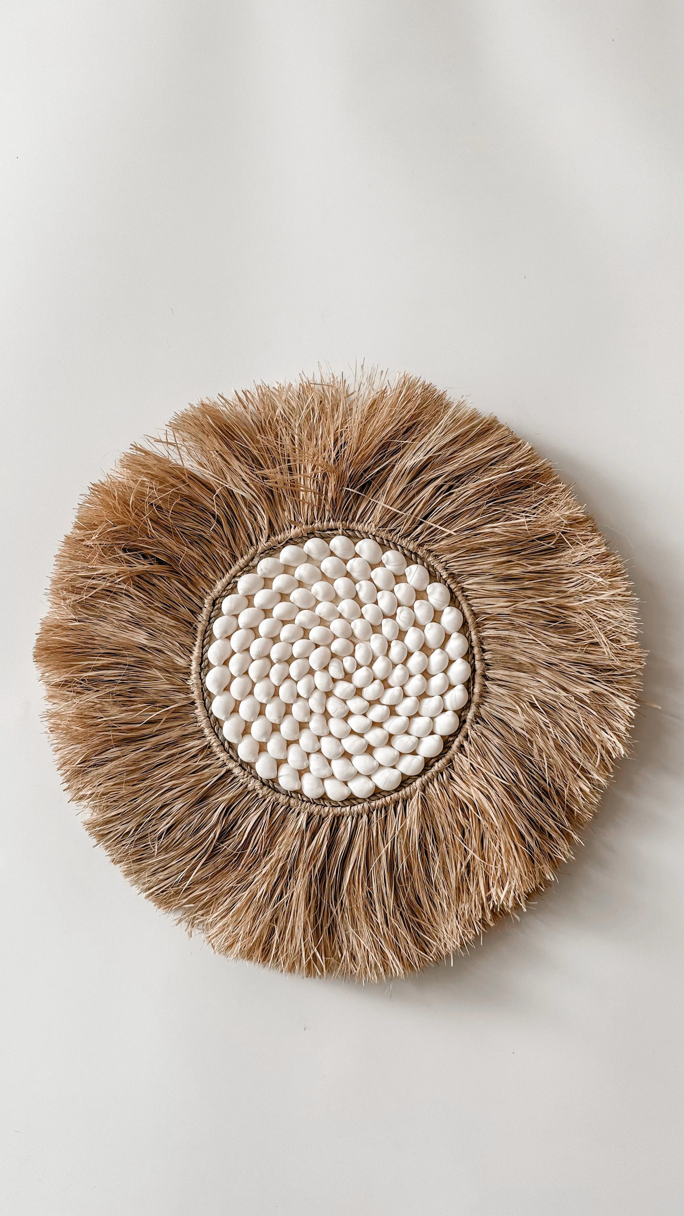 Wanddecoratie Raffia witte schelpen