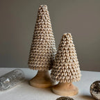Houten kerstboom met kauri schelpen