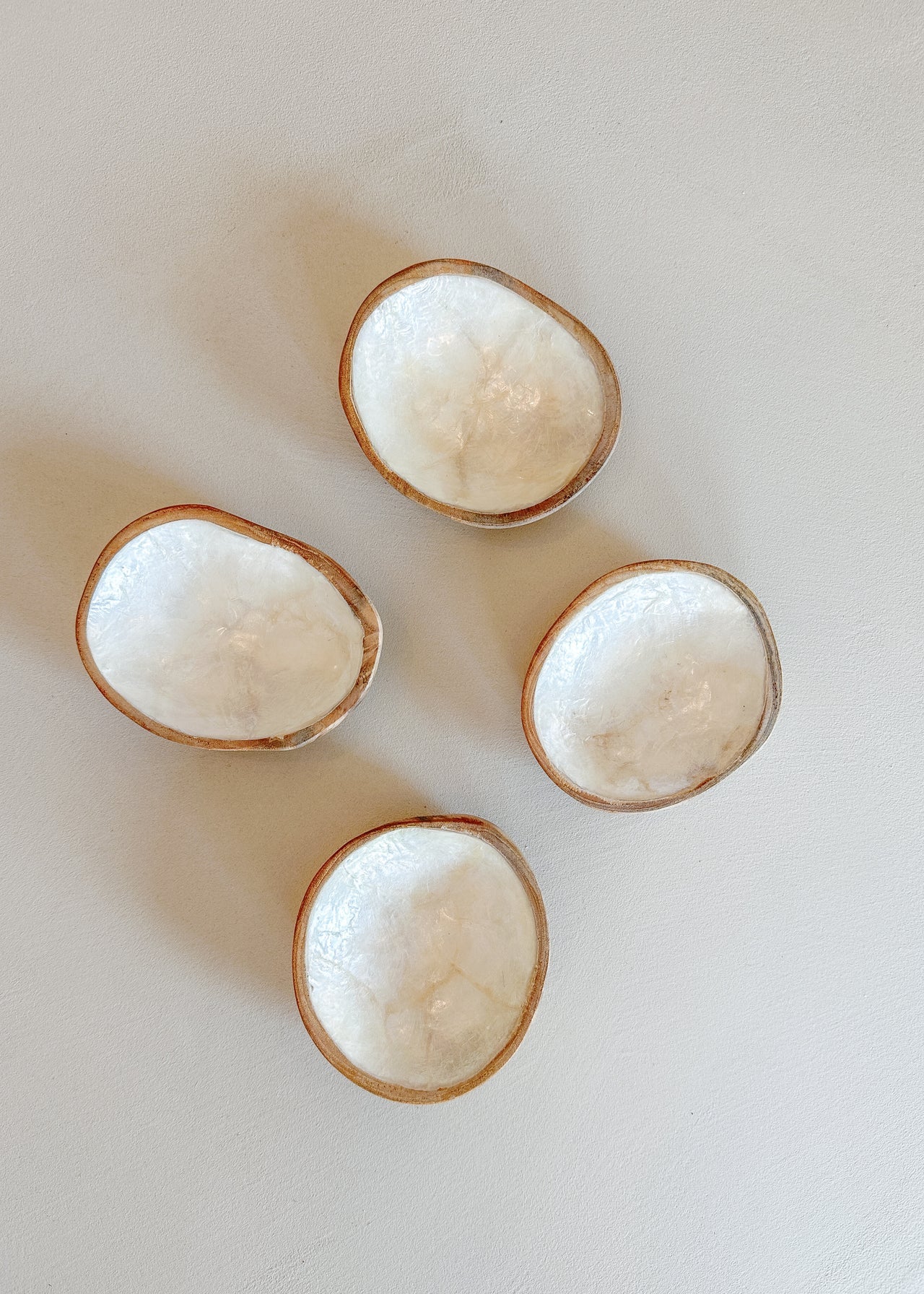 Schaaltje Bulan - Capiz en Teakhout