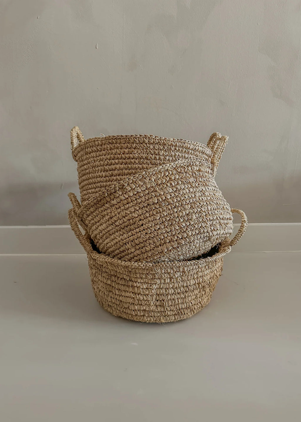 Met de hand gevlochten raffia mand uit Indonesie 30x15cm