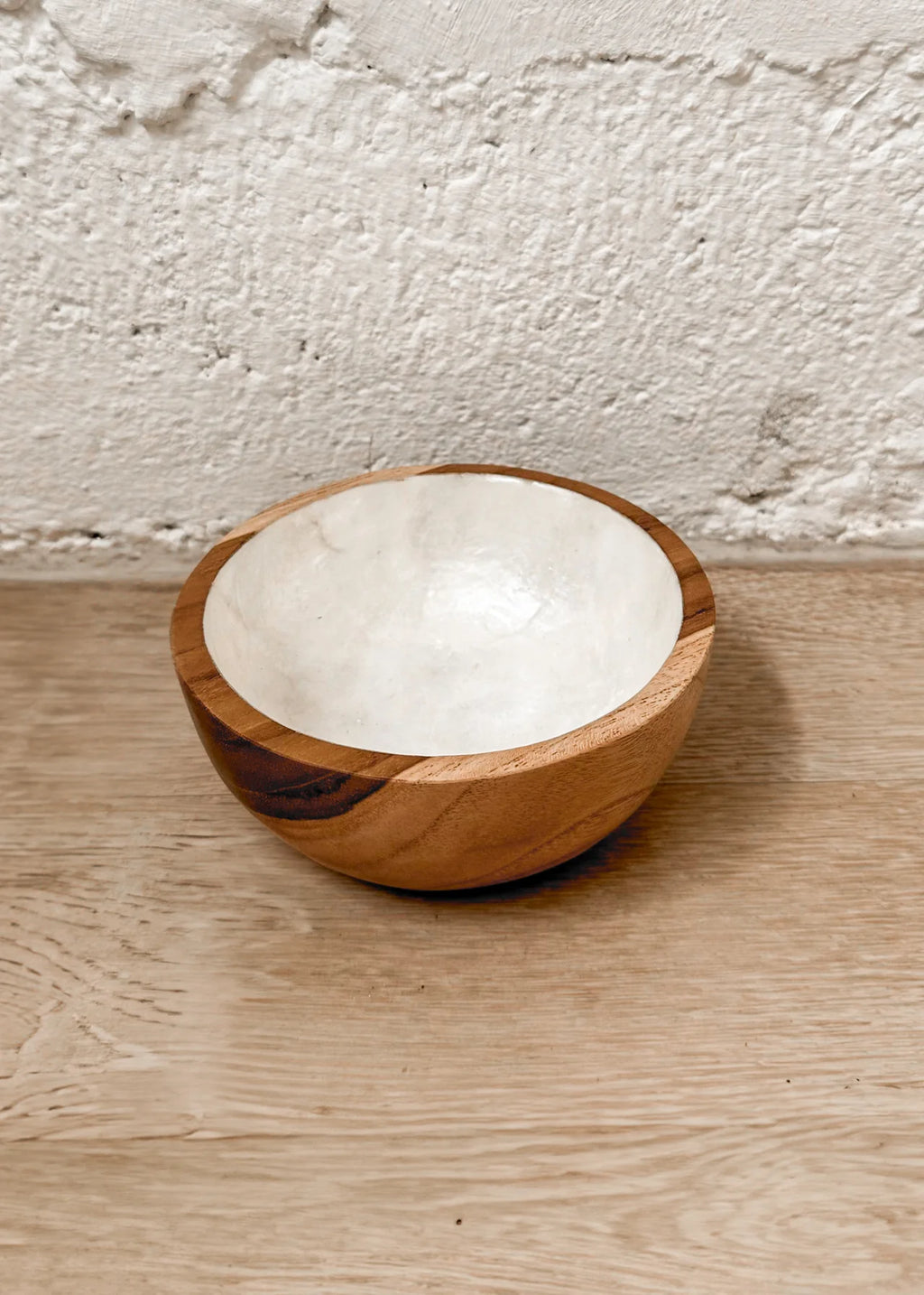 Houten kom met Capiz schelp