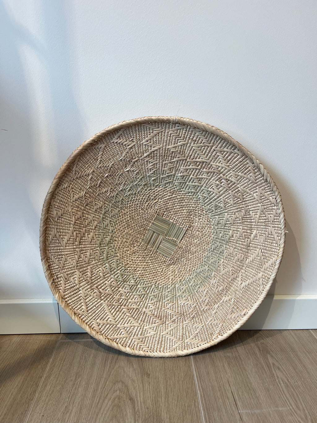 Decoratieve wandschaal van natuurlijke materialen, handgemaakt interieurobject