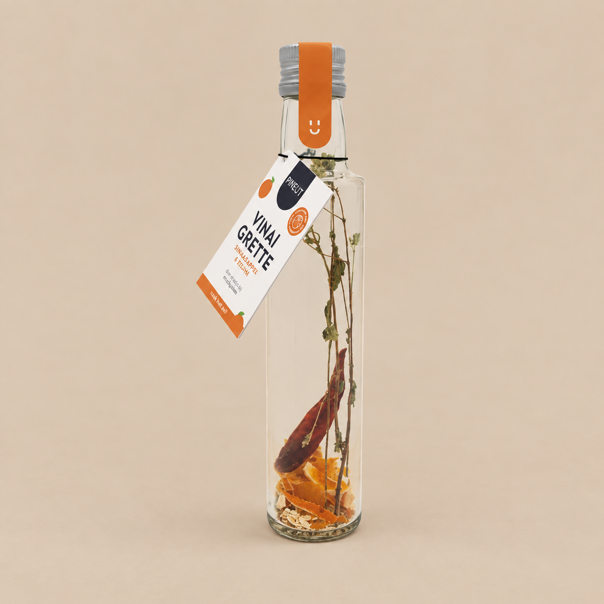 Cadeau artikel, Homemade vinaigrette met sinaasappel en Spaanse peper. DIY, origineel cadeau.